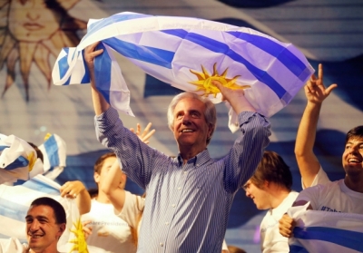 Президент Уругваю в літаку врятував француженку від задухи