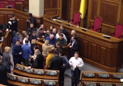 Рада внесла в повестку дня постановление об отставке министра Захарченко