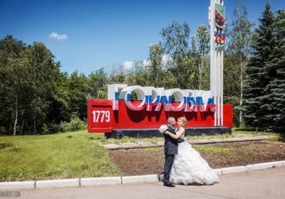 У Горлівці подружжя сепаратистів святкувало весілля з БТРом у квітах, - відео