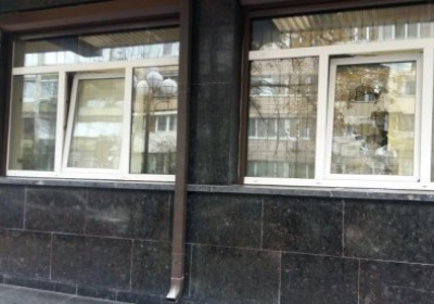 Полиция задержала мужчину, который разбил окна в ГПУ
