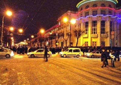 Протестувальники дозволили чиновникам приходити у Вінницьку ОДА на роботу