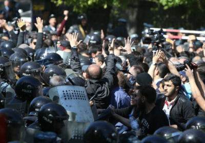 Протести в Єревані: кількість затриманих зросла до 100 осіб
