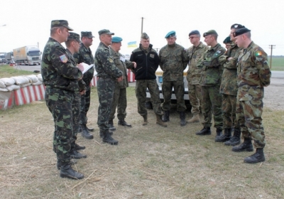 Оккупанты не пустили в Крым международных военных наблюдателей