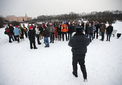 У Росії поліція покарала молодь, яка зібралася пограти у сніжки