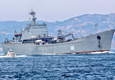 Россия отправила в Сирию боевой корабль с грузом военной техники