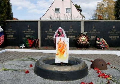 В российском селе вечный огонь заменили рисунком пламени