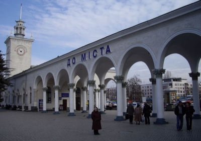 У Сімферополі пасажирам львівського потяга влаштували терор: влада шукала екстремістів