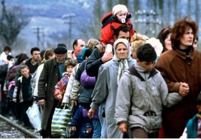 Жители Луганска массово бегут из города
