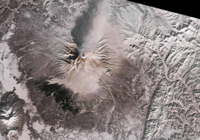 NASA Earth Observatory обнародовала фото извержения самого северного вулкана Камчатки