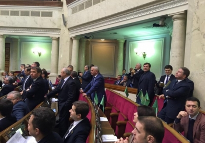 На сегодняшнем внеочередном заседании депутаты запланировали рассмотреть 18 законопроектов