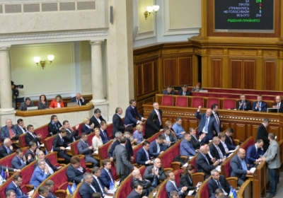 Депутаты поддержали бессрочное применение лекарств в Украине после их перерегистрации 