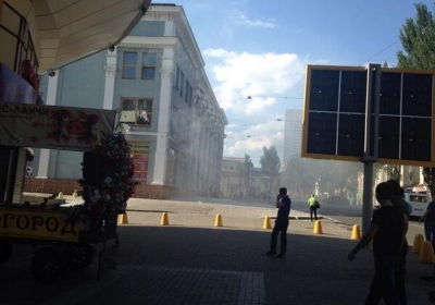 В Донецком Цуме произошел взрыв: один человек пострадал, - фото, видео