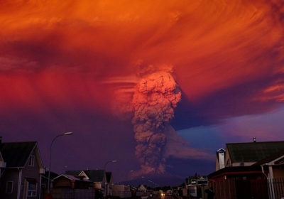 В Чили из-за извержения вулкана Кальбуко объявили 