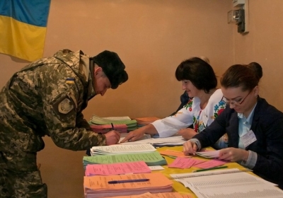 Голова однієї з київських дільниць прийшла п'яна на вибори і перешкоджала роботі комісії