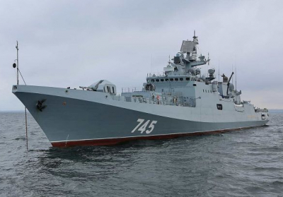 Військовий корабель рф здійснив попереджувальні постріли по британській яхті