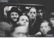 Євреї, які переїжджають до Палестини. Фото: Національний цифровий архів Польщі.