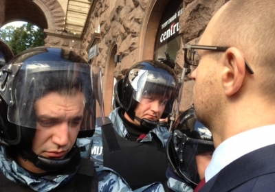Два тижні потому: через події під Київрадою міліція викликала Яценюка на допит (документ)