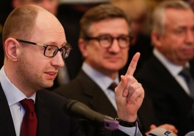 Яценюк предложил начать децентрализацию в Донецкой и Луганской областях с финансов