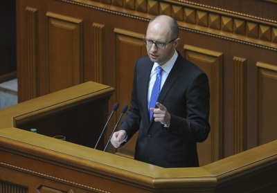 Яценюк просить депутатів дозволити запроваджувати санкції всередині країни