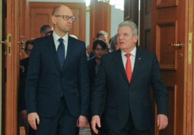 Яценюк та президент Німеччини обговорили шляхи подолання наслідків російської агресії в Донбасі
