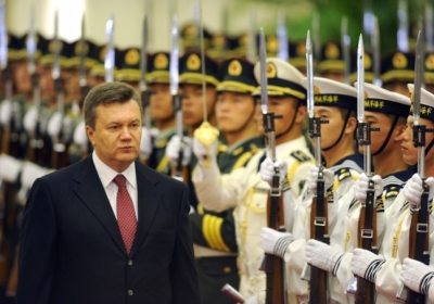 Янукович відправився в Китай: Євромайдан закликає його там і залишитись