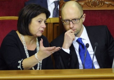 Яценюк хоче підвищити зарплати українським чиновникам за гроші ЄС