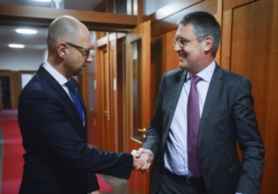 Арсений Яценюк в Берлине встретился с государственным секретарем МИД Германии Маркусом Эдерером - ФОТО
