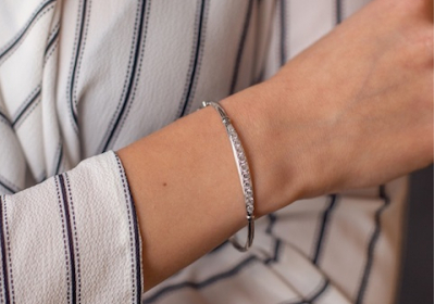 Серебряные браслеты: как выбирают такие украшения