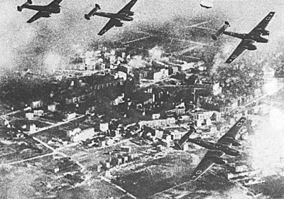 Німецькі бомбрадувальники над Варшавою. Фото: bi.gazeta.pl
