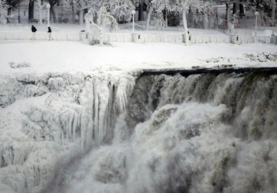 Через аномальні морози у США замерз Ніагарський водоспад