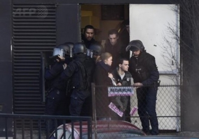 Поліція Франції провела дві антитерористичні операції: всіх заручників звільнено, терористів знешкоджено