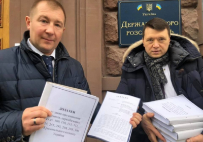 Захист Януковича приніс у ДБР заяву на владу і власне 
