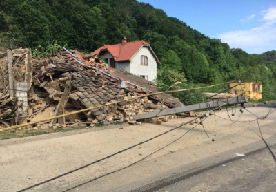 На Закарпатье вблизи карьера произошел оползень: разрушены три дома