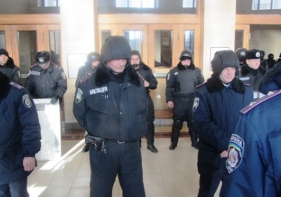 Ужгородські мітингувальники оголосили про цілодобове блокування будівлі Закарпатської ОДА