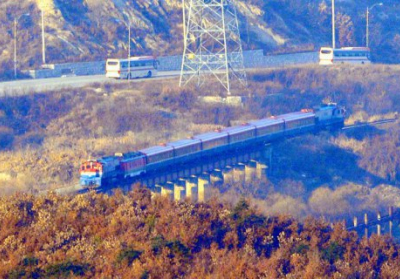 Северная и Южная Корея объединили железные дороги