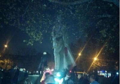 В Запорожье пытаются свергнуть памятник Дзержинскому