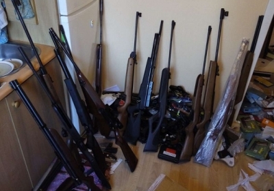 В Киеве милиция изъяла у мужчины огромный арсенал незаконного оружия