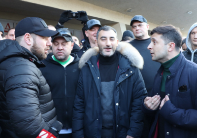 В полиции говорят, что предотвратили конфликт перед концертом Зеленского во Львове - ВИДЕО