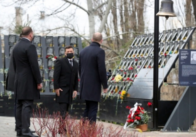 Перші особи держави вшанували пам'ять загиблих на Майдані