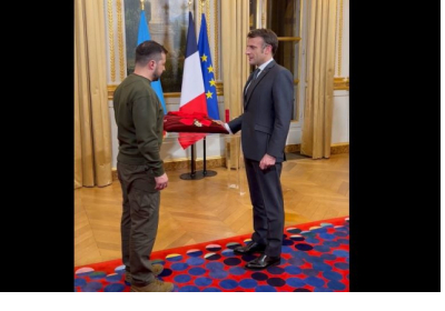 Макрон нагородив Зеленського найвищою відзнакою Франції