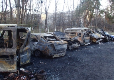 Вночі у Києві згоріли одразу десять авто