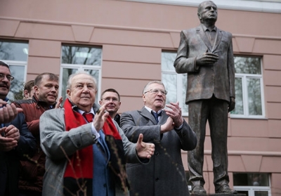 В Москве установили памятник Жириновскому, - ФОТО