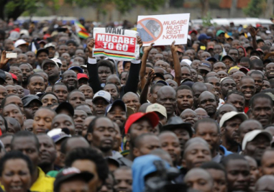 Понад десят тисяч людей вийшли на вулиці Зімбабве з вимогою відставки президента