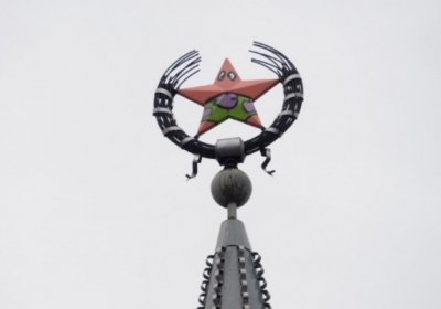 В Воронеже советскую звезду на здании разрисовали в Патрика с 
