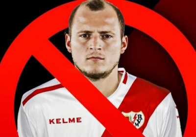 Против украинского футболиста расклеили протестные плакаты в Испании, - ФОТО