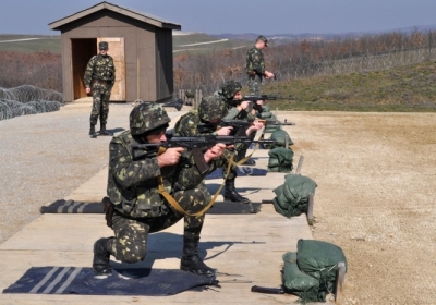 Украинские военные в Косово совершенствуют свои стрелковые навыки