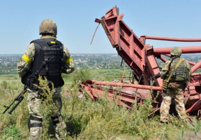 Поблизу Маринівки українські військові знищили три танки та два БТР терористів