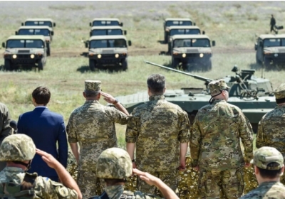 Україна посилює оборону Донбасу і Маріуполя, - Порошенко
