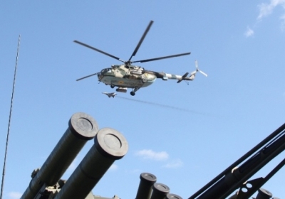 Террористы возле Славянска подбили два украинских вертолета: один сгорел