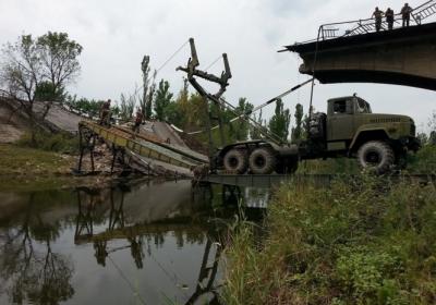 Военные инженеры навели мост и восстановили транспортное сообщение возле Славянска, - фото